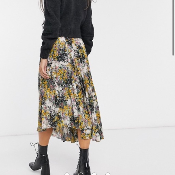 Topshop Dresses & Skirts - Topshop NWOT Pleated Floral Midi Skirt (Sold Out)